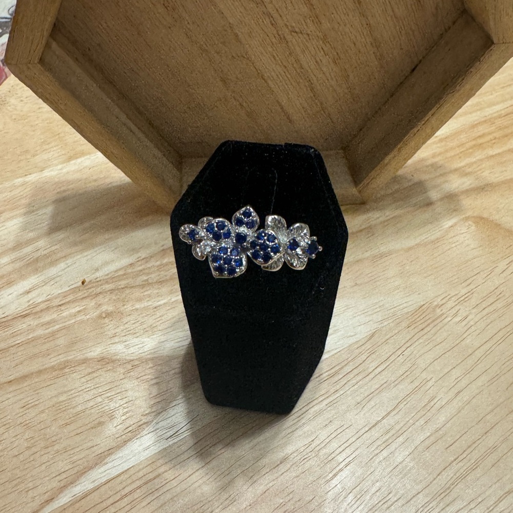 SIZE 10 WEDDING RING - Picture 3 of 5